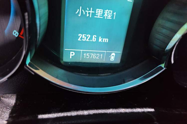 Used Chevrolet Cruze 2011 1.8L SE Automatic Odometer Close Up