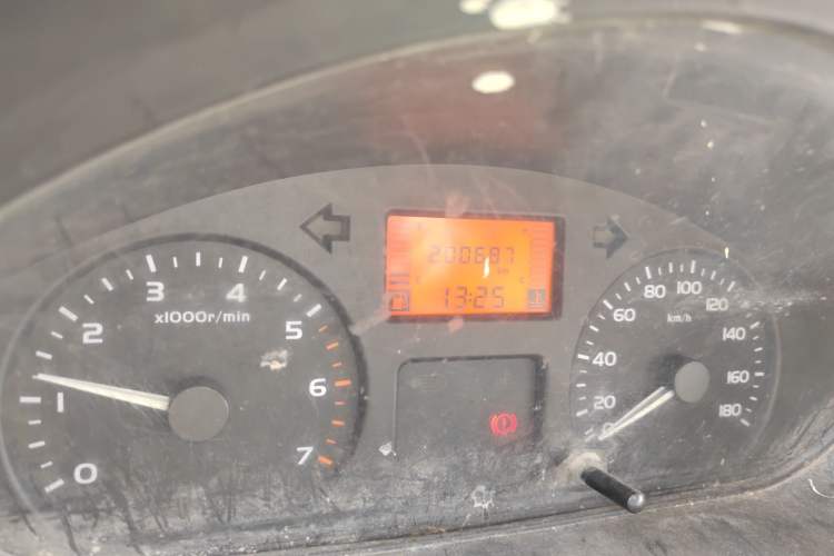 Used Wuling Rongguang 2011 1.5L Base Version Odometer Close Up