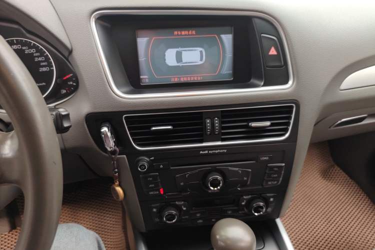 Used Audi Q5 2012 2.0TFSI Technology Model Audio And AC Panel