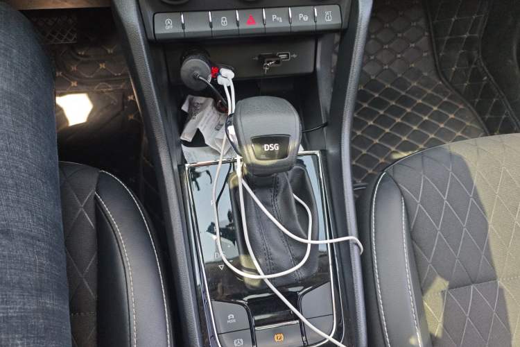 Used Skoda Karoq 2021 TSI280 Luxury Edition Gear Lever