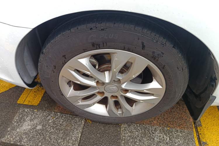 Used Geely Auto Emgrand 2015 Sedan 1.5L CVT Upward Version
