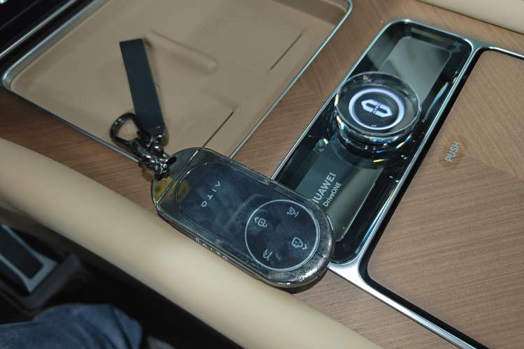 Used Hima AITO M9 2024 Range-Extended Ultra Version 52 kWh 5-Seater Model Interior 1