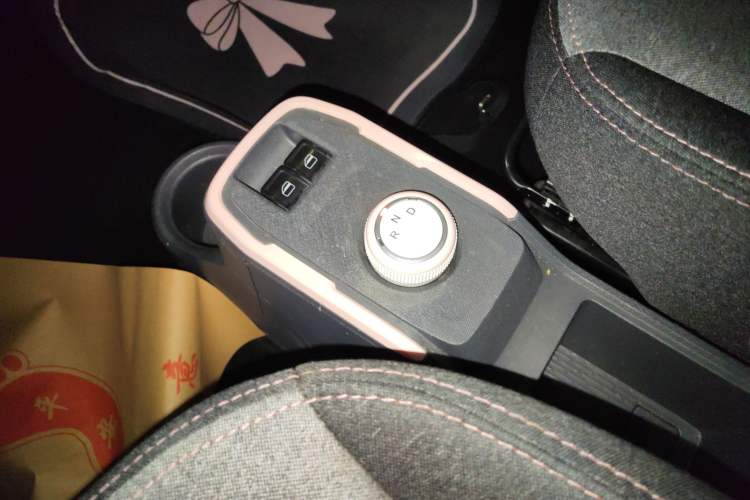 Used Chery QQ Ice Cream 2022 170km Sundae Phosphate Lithium-Ion
