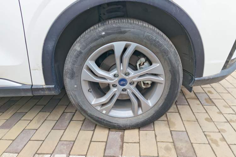 Used Ford Equator Sport 2023 EcoBoost 170 Platinum Edition Right Front Wheel Hub