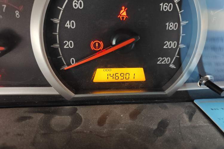 Used Baojun 630 2013 1.5L manual Comfort trim Odometer Close Up