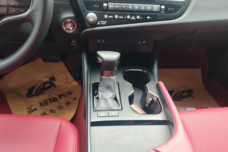 Used Lexus ES 2023 200 Excellence Edition
