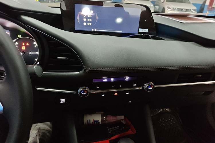 Used Mazda 3 Axela 2023 2.0L Automatic Zhiya Edition Audio And AC Panel