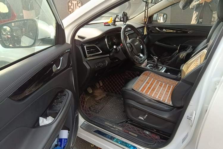 Used JETOUR X90 2019 1.5T Manual Smart Enjoyment Version 6 Seats China VI Standard Driver Seat