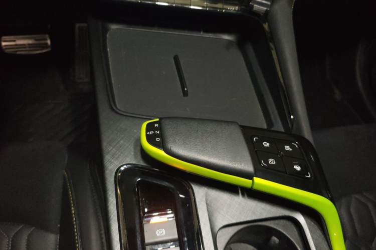 Used CHANGAN UNI-T 2022 1.5T Flagship Edition Gear Lever