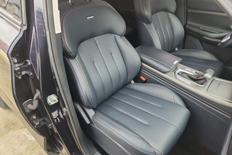 Used CHANGAN OSHAN X7 2020 1.5T Automatic Luxury Version Right Front Seat