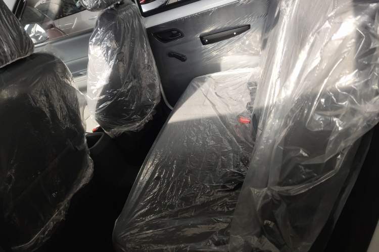 Used Wuling Hongguang New Energy 2025 Extended-Range Hybrid 50 km Utility Version
