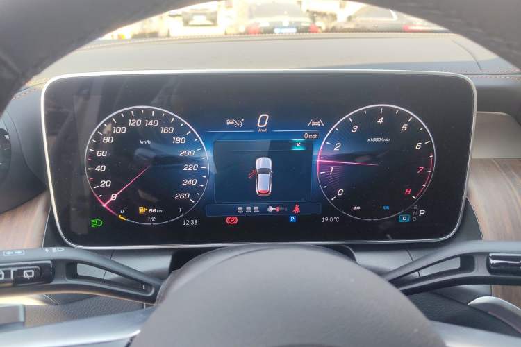 Used Mercedes-Benz GLC 2025 Refreshed GLC 300 L 4MATIC Dynamic Version 5 Seats
