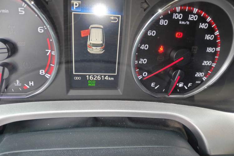 Used Toyota RAV4 2018 2.5L Automatic 4x4 Elite i Edition Odometer Close Up