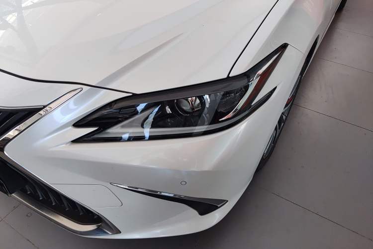 Used Lexus ES 2020 300h Premier Edition
