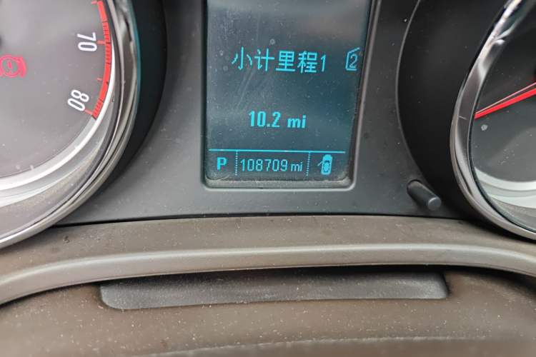 Used Buick Regal 2014 2.0L Leading Fashion Edition Odometer Close Up