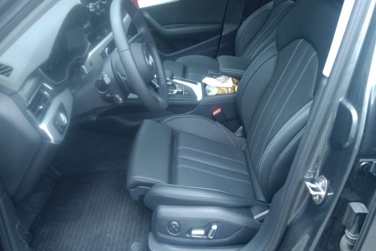 Used Audi A4L 2025 2 Million Units Enjoyment Version 40 TFSI Stylish and Dynamic Type Left Front Seat