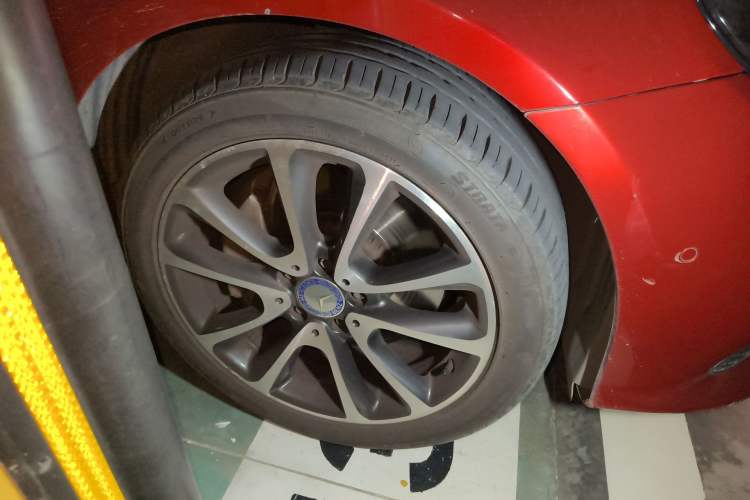 Used Mercedes-Benz E-Class 2016 E 300 L Stylish Model Right Front Wheel Hub