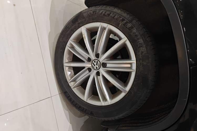 Used Volkswagen Tiguan 2013 2.0 TSI Automatic All-Wheel-Drive Flagship Edition Right Rear Wheel Hub