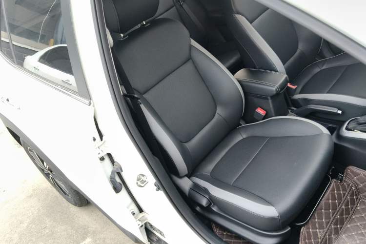 Used Kia kx1 Stonic 2021 1.4L CVT Fun Edition Right Front Seat