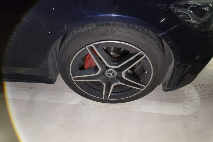 Used Mercedes-Benz C-Class 2019 C 260 Coupe Right Front Wheel Hub