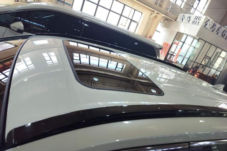 Used Toyota RAV4 2020 Dual-Engine 2.5L E-CVT 4x4 Elite PLUS Edition