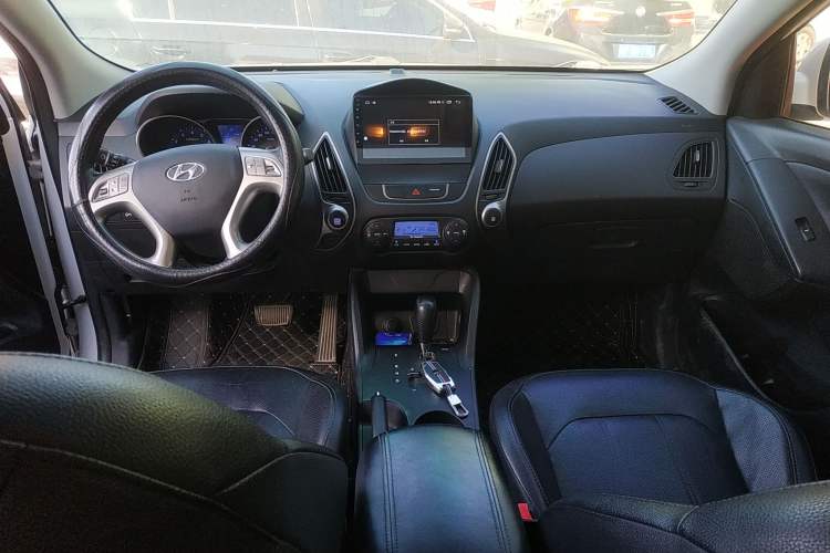 Used Hyundai ix35 2015 2.0L Automatic 2WD Smart Version China V Standard Interior 2