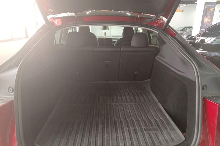 Used Tesla Model Y 2025 Rear-Wheel-Drive Version