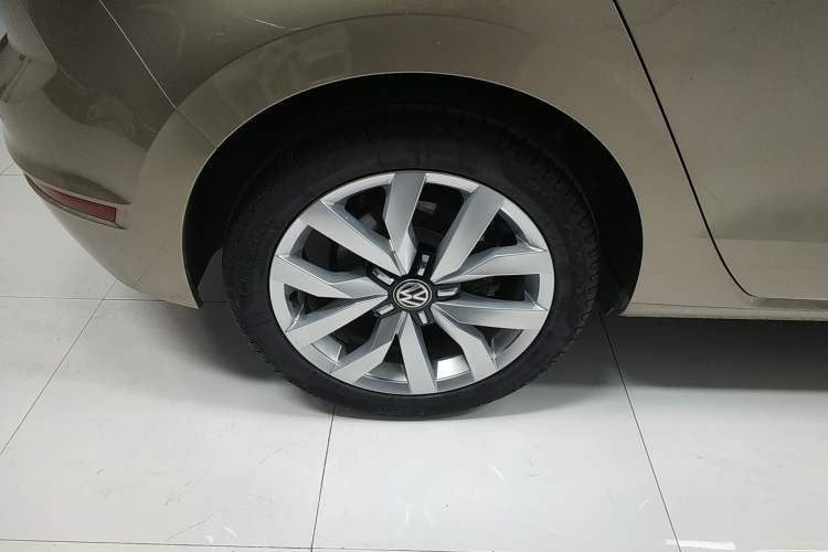 Used Volkswagen Golf Sportsvan 2019 280TSI Automatic Sentinel Model China VI Standard Right Rear Wheel Hub