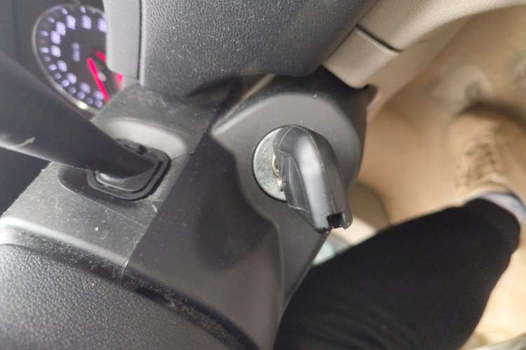 Used Changan Alsvin V3 2012 1.3L Manual Comfort Version China IV Standard
