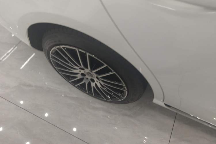 Used Mercedes-Benz C-Class 2022 C 260 L Right Rear Wheel Hub