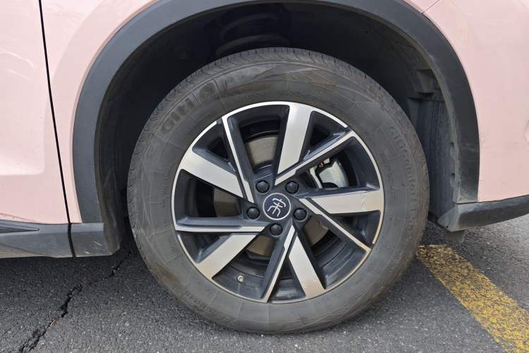 Used BYD Song Pro New Energy 2024 HONOR Edition DM-i 71KM Leading Model Right Front Wheel Hub