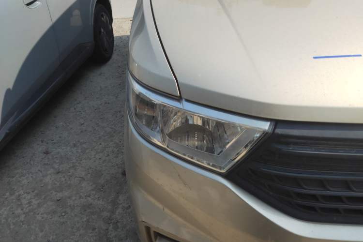 Used Wuling Hongguang V 2019 1.5L Base Window-Sealed Vehicle China VI LAR Right Front Headlight