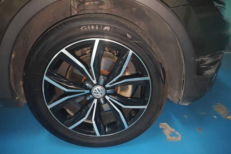 Used Volkswagen Tiguan L 2017 330TSI Automatic Two-Wheel Drive Flagship Edition Right Front Wheel Hub