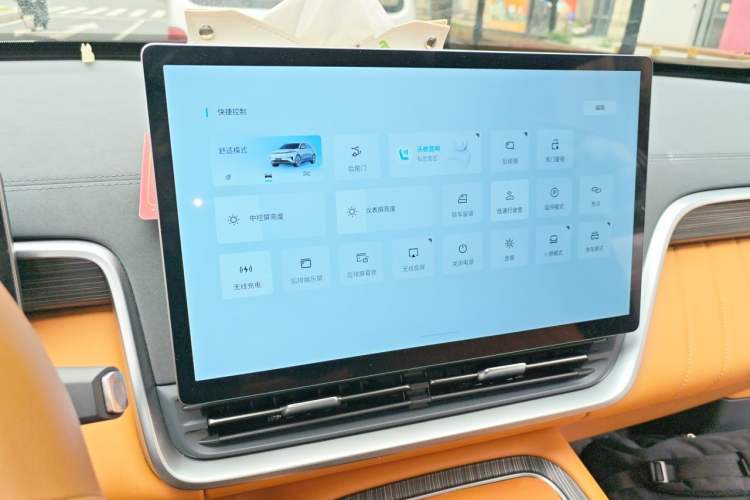 Used Dongfeng eπ eπ008 2025 636Max All-Electric 5-Seater Audio And AC Panel