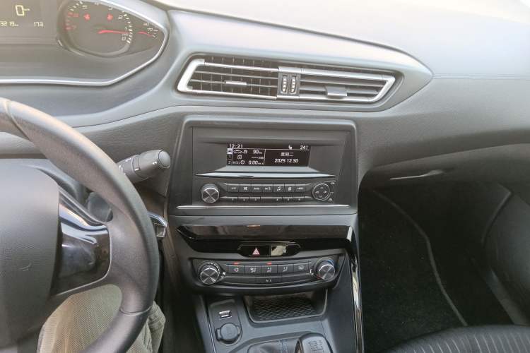 Used Peugeot 308 2016 1.6L Manual Fashion Edition