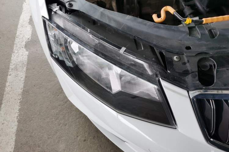 Used Skoda Octavia 2017 1.6L Manual Smart Drive Edition Right Front Headlight