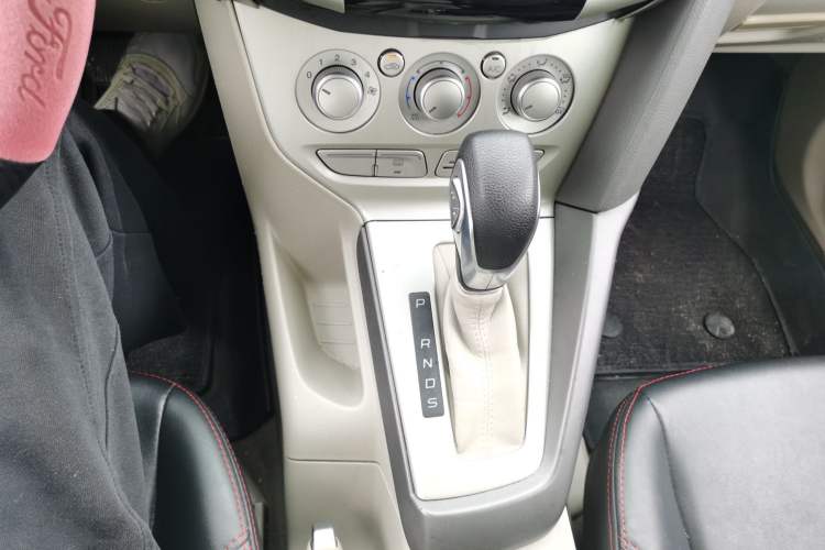 Used Ford Focus 2012 Sedan 1.6L Automatic Comfort Model Gear Lever