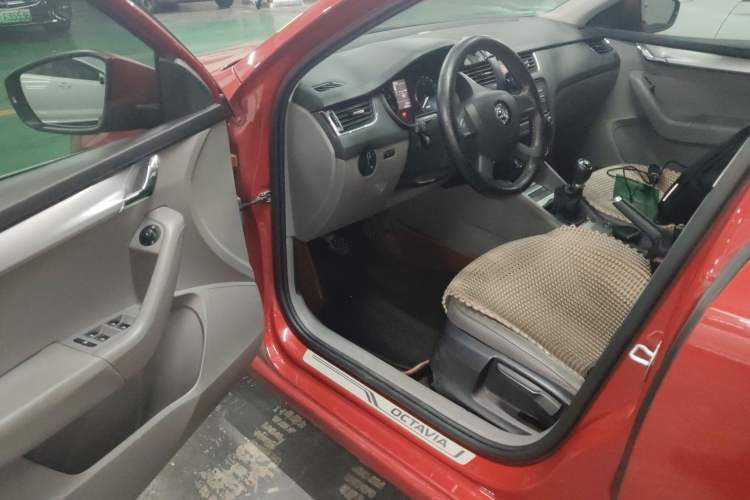 Used Skoda Octavia 2015 1.6L Manual Yijie Edition