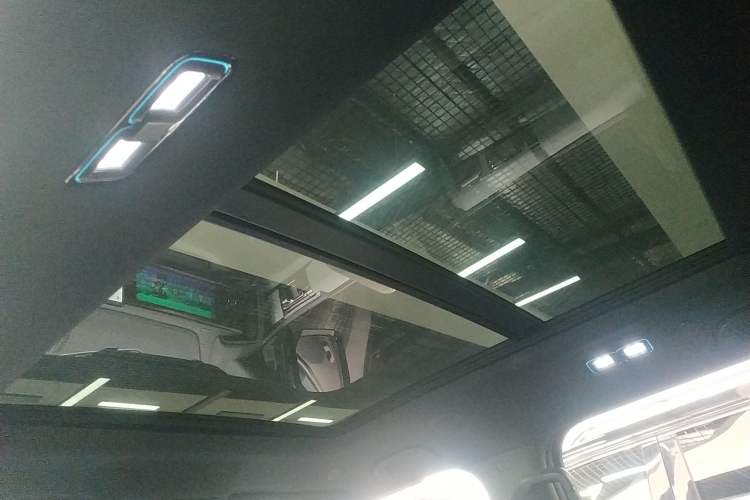 Used Formula Leopard 5 2023 Navigator Edition Headliner