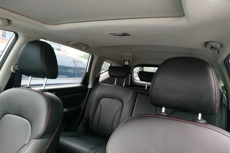 Used Haval M6 2017 1.5T Manual Two-Wheel Drive Elite Model Headliner