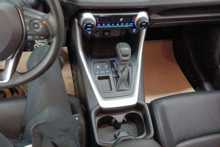 Used Toyota Wildlander 2020 2.0L CVT Two-Wheel Drive Luxury Edition Gear Lever