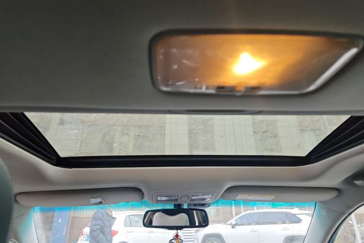 Used Toyota Reiz 2010 2.5V Fashion Elite Edition Headliner