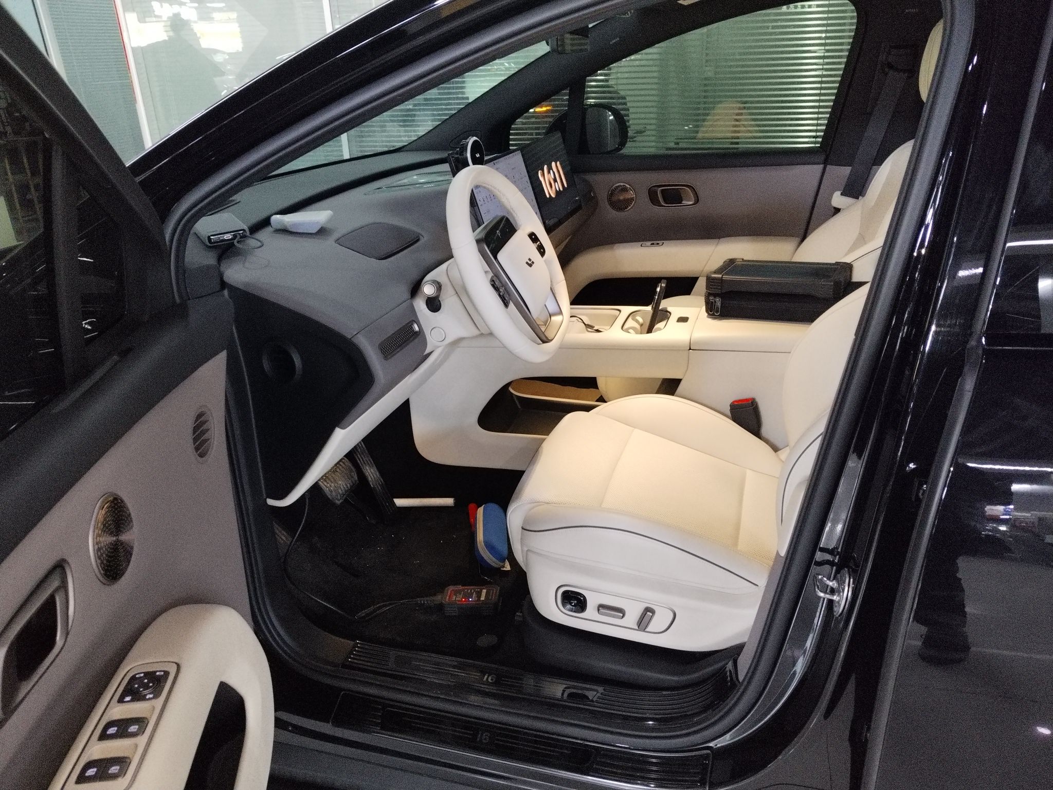 المقاعد الأمامية داخل السيارة