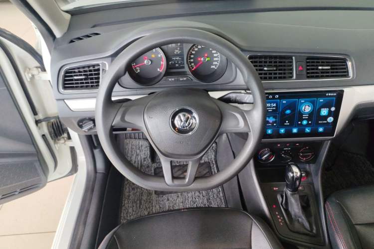 Used Volkswagen Gran Lavida 2015 1.6L Automatic Fashion Edition Steering Wheel