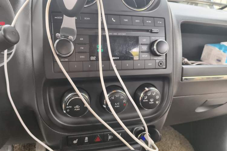 Used Jeep Patriot 2011 2.4 Luxury Edition Audio And AC Panel