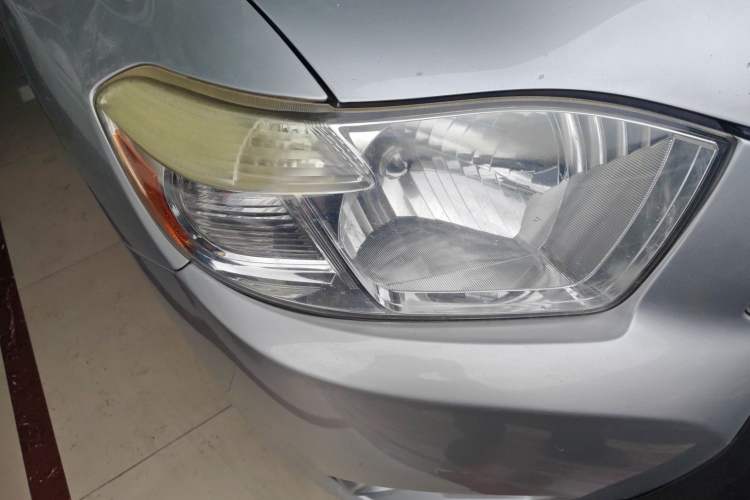 Used Toyota Highlander 2011 2.7L Two-Wheel Drive 5-Seater Elite Edition Right Front Headlight