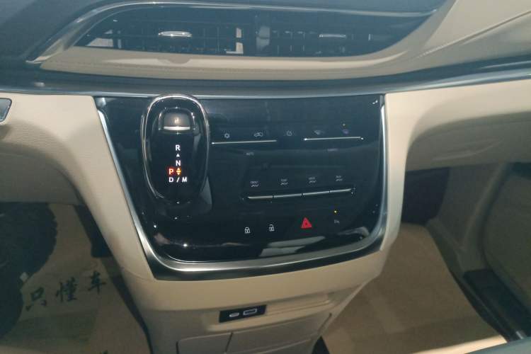 Used Buick GL8 2023 Facelifted Land Cruiser Executive Luxury Version