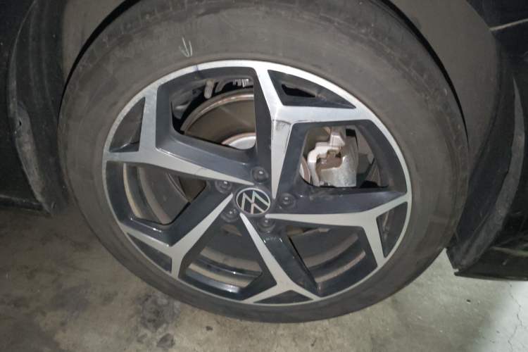 Used Volkswagen Passat 2025 Outstanding Model 380TSI Starry Dragon Edition Right Front Wheel Hub
