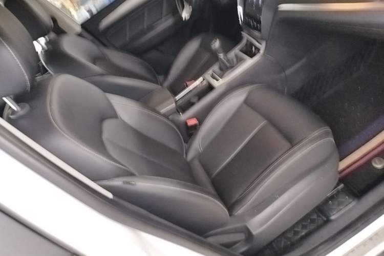 Used Roewe RX5 2019 20T Two-Wheel Drive Manual 4G Connect Platinum Edition
