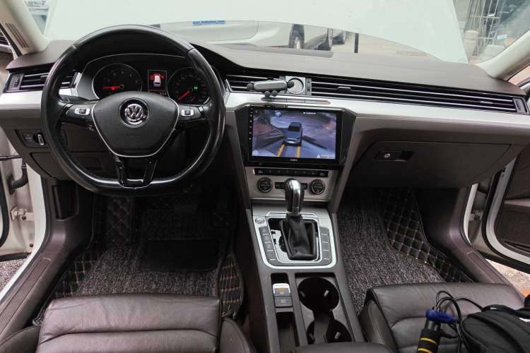 Used Volkswagen Variant 2016 380TSI Two-Wheel-Drive Style Edition Center Console